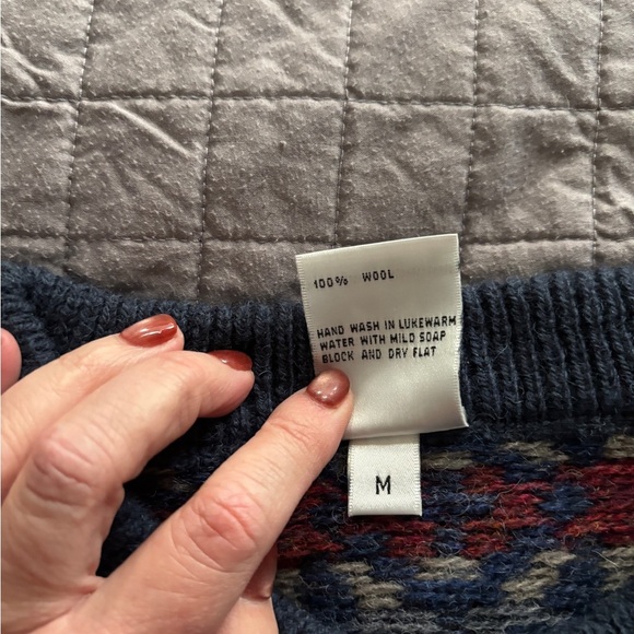 Vintage icelandic Design men’s medium Patterned wool Navy Sweater never worn - Picture 5 of 5